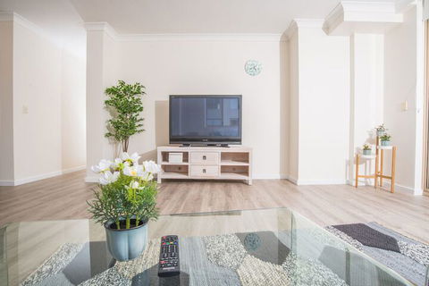 Convenient Rockdale Apartment Next To Station & Beach - Holiday Byron Bay 4