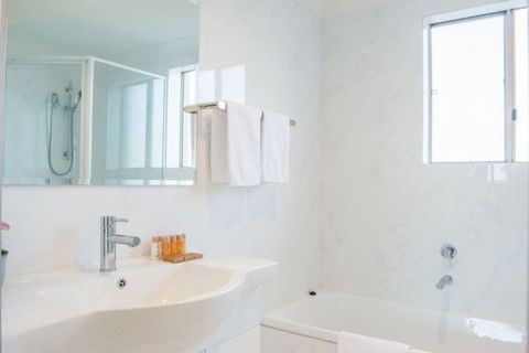 Convenient Rockdale Apartment Next To Station & Beach - Holiday Byron Bay 7