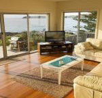 Joness Beach House perfect location with views - Holiday Byron Bay