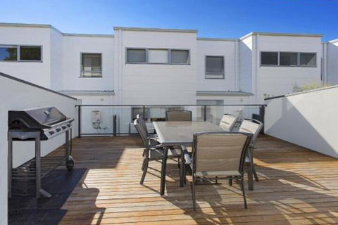 Surf Beach Townhouse - Holiday Byron Bay 2