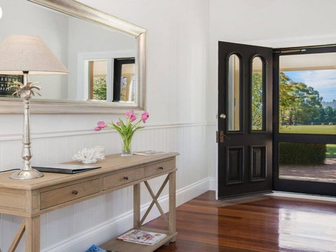 Sutton Downs Renovated Country Home On 100 Acres - Holiday Byron Bay 3