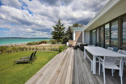 Azure Absolute Beachfront Pet Friendly - Holiday Byron Bay 0