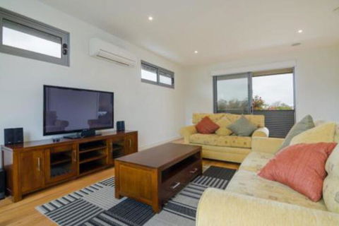 PIER 55 DROMANA... - Holiday Byron Bay 6