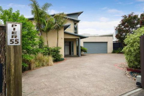 PIER 55 DROMANA... - Holiday Byron Bay 5