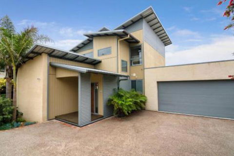 PIER 55 DROMANA... - Holiday Byron Bay 4
