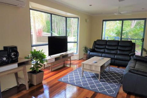 10 Naiad Court Beach Retreat In The Bush - Holiday Byron Bay 2