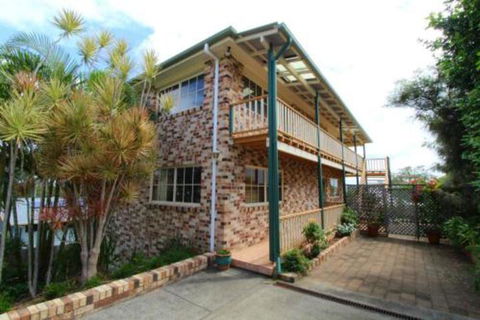 Amzaz 15 Korogora Street - Holiday Byron Bay 2