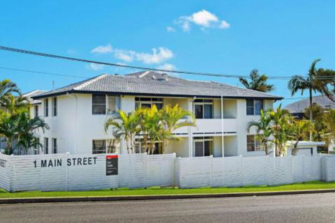 WAVES On MAIN 4 / 1 MAIN STREET - Holiday Byron Bay 4