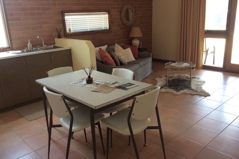 Dunolly Broadway B&B - Holiday Byron Bay 2