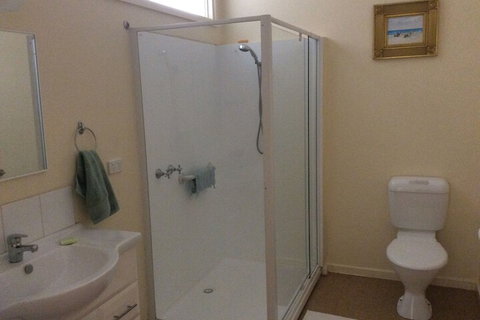 Dunolly Broadway B&B - Holiday Byron Bay 6