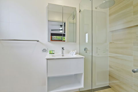 Newcastle Short Stay Apartments - Glebe Road Adamstown - Holiday Byron Bay 2