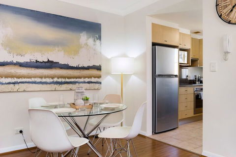 Woolloomooloo Modern Apartment 12 BRK - Holiday Byron Bay 4