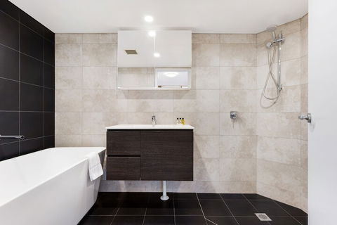 Woolloomooloo Modern Apartment 12 BRK - Holiday Byron Bay 7