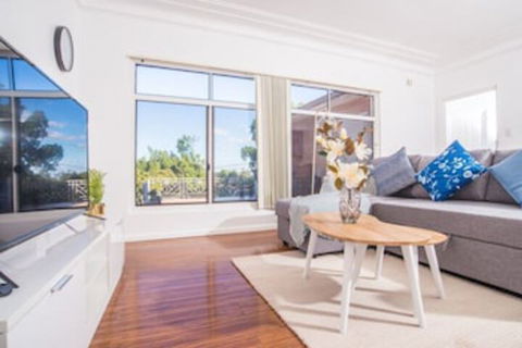 Comfy Denistone 3Bedroom Home (5Min Walk To Train) - Holiday Byron Bay 0