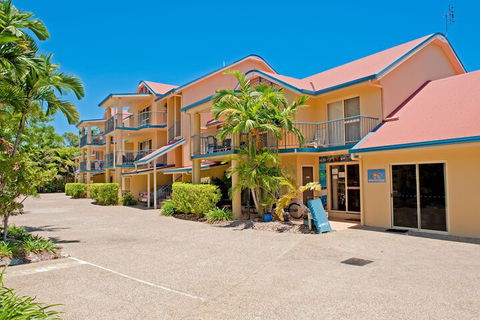 At Beach Court Holiday Villas - Holiday Byron Bay 1