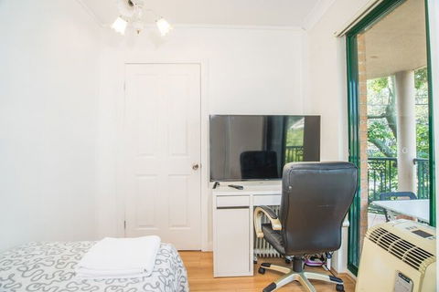 Spacious & Cozy Apartment In Heart Of Redfern - Holiday Byron Bay 5