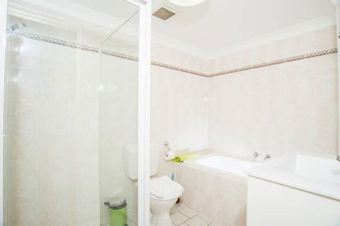 Spacious & Cozy Apartment In Heart Of Redfern - Holiday Byron Bay 4