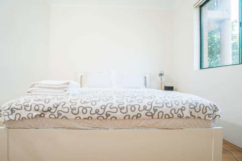 Spacious & Cozy Apartment In Heart Of Redfern - Holiday Byron Bay 3