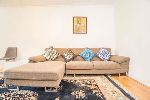 Spacious & Cozy Apartment In Heart Of Redfern - Holiday Byron Bay 7
