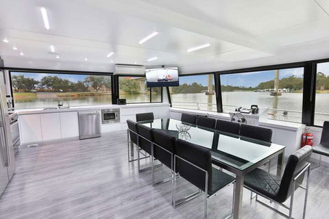 All Seasons Houseboats - Holiday Byron Bay 7