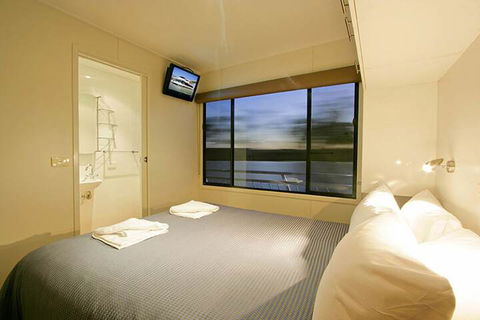 All Seasons Houseboats - Holiday Byron Bay 6