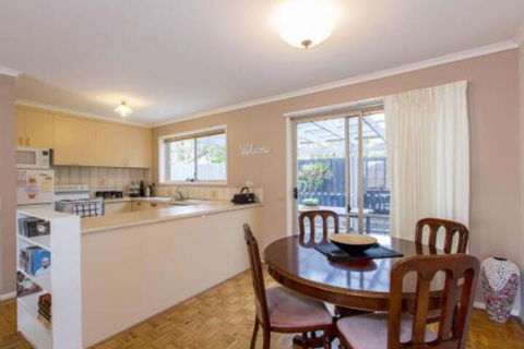 PERFECT On PYMBLE AVE - Holiday Byron Bay 3