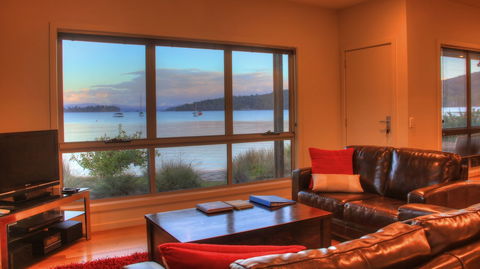 Tides Reach - Essentially Tas Dover - Holiday Byron Bay 4