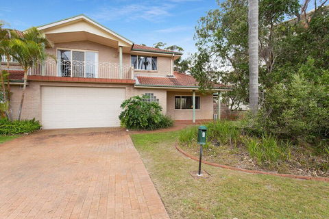 Ajax Avenue 6 - Holiday Byron Bay 2