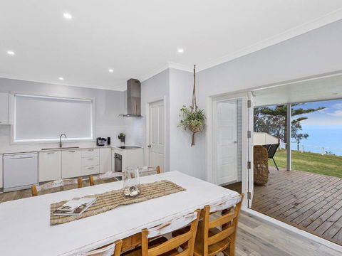 Toukley Waterfront Oasis - Holiday Byron Bay 5