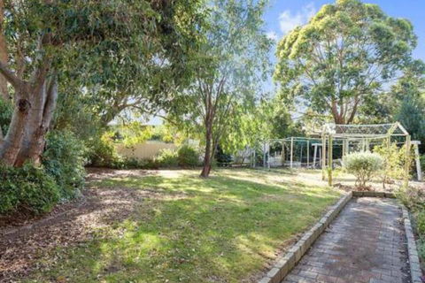GUMS & ROSES Family Home In The Heart Of Town. - Holiday Byron Bay 0