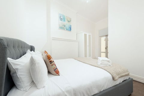 Stunning Sydney Home 2 - Holiday Byron Bay 3