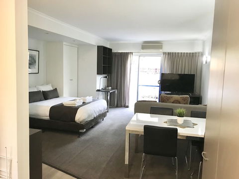Adelaide Dresscircle Apartments - Archer Street - Holiday Byron Bay 5