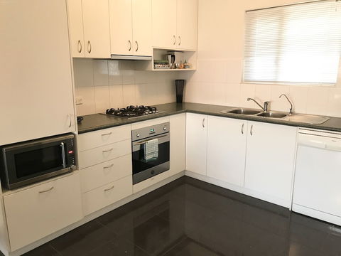 Adelaide Dresscircle Apartments - Archer Street - Holiday Byron Bay 6