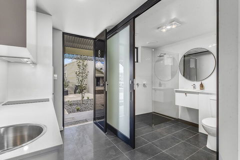 Aloha Central Premium Studios - Holiday Byron Bay 7
