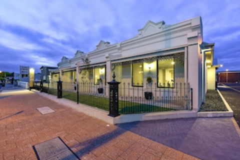 Aloha Central Premium Studios - Holiday Byron Bay 0