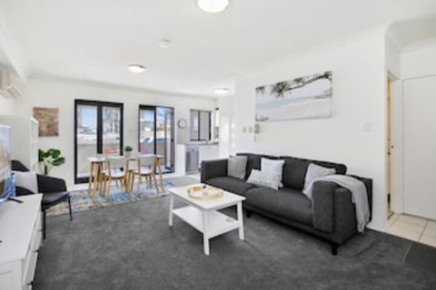 HOLT1 Crows Nest Holtermann Street - Holiday Byron Bay 0