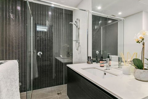 GRATTAN A Premier Location & Modern Space - Holiday Byron Bay 1