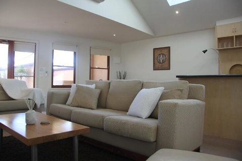 SACKVILLE APARTMENT 1 - Holiday Byron Bay 4
