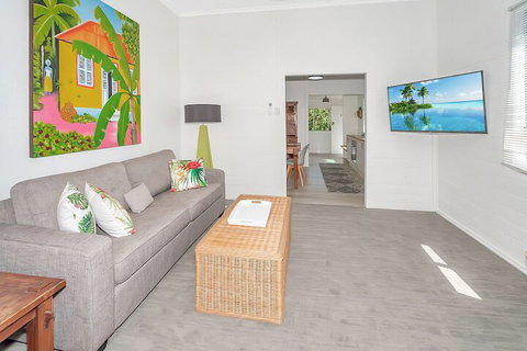 A Touch Of The Bahamas On McKenzie MK3 - Holiday Byron Bay 6