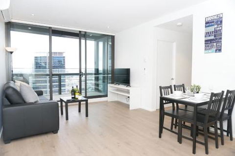 Auzzie Apartments Docklands Melbourne - Holiday Byron Bay 2
