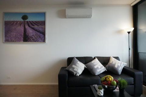 Auzzie Apartments Docklands Melbourne - Holiday Byron Bay 4