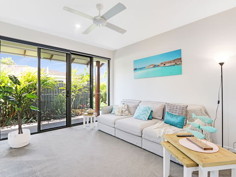 Adelong - Holiday Byron Bay 4