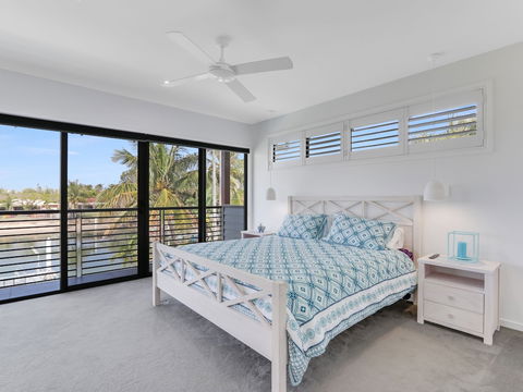 Adelong - Holiday Byron Bay 1