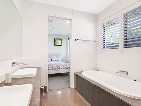 Adelong - Holiday Byron Bay 2