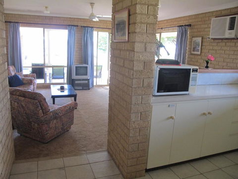 Kalbarri Riverfront Unit - Holiday Byron Bay 4