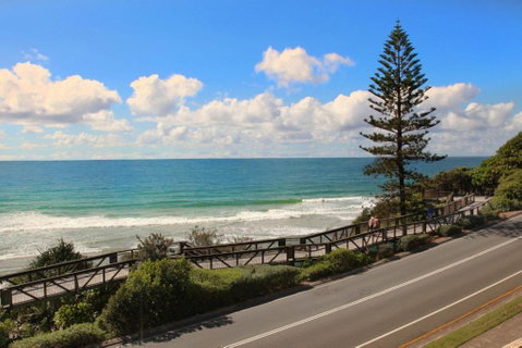 Unit 5 Phoenix Apartments 1736 David Low Way Coolum Beach LINEN INCLUDED 500 Bond - Holiday Byron Bay 1