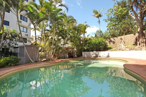 Unit 5 Phoenix Apartments 1736 David Low Way Coolum Beach LINEN INCLUDED 500 Bond - Holiday Byron Bay 3