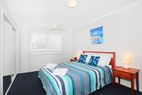 Unit 5 Phoenix Apartments 1736 David Low Way Coolum Beach LINEN INCLUDED 500 Bond - Holiday Byron Bay 4