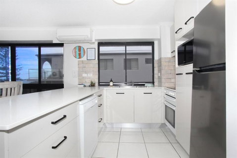 Unit 5 Phoenix Apartments 1736 David Low Way Coolum Beach LINEN INCLUDED 500 Bond - Holiday Byron Bay 2