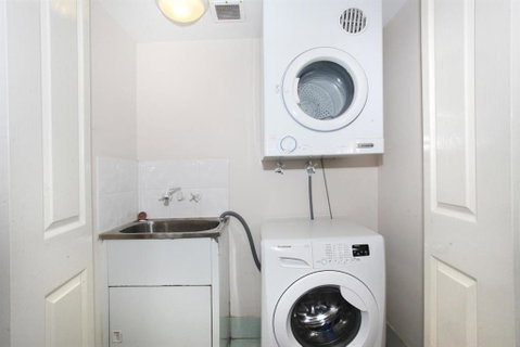 Unit 5 Phoenix Apartments 1736 David Low Way Coolum Beach LINEN INCLUDED 500 Bond - Holiday Byron Bay 5